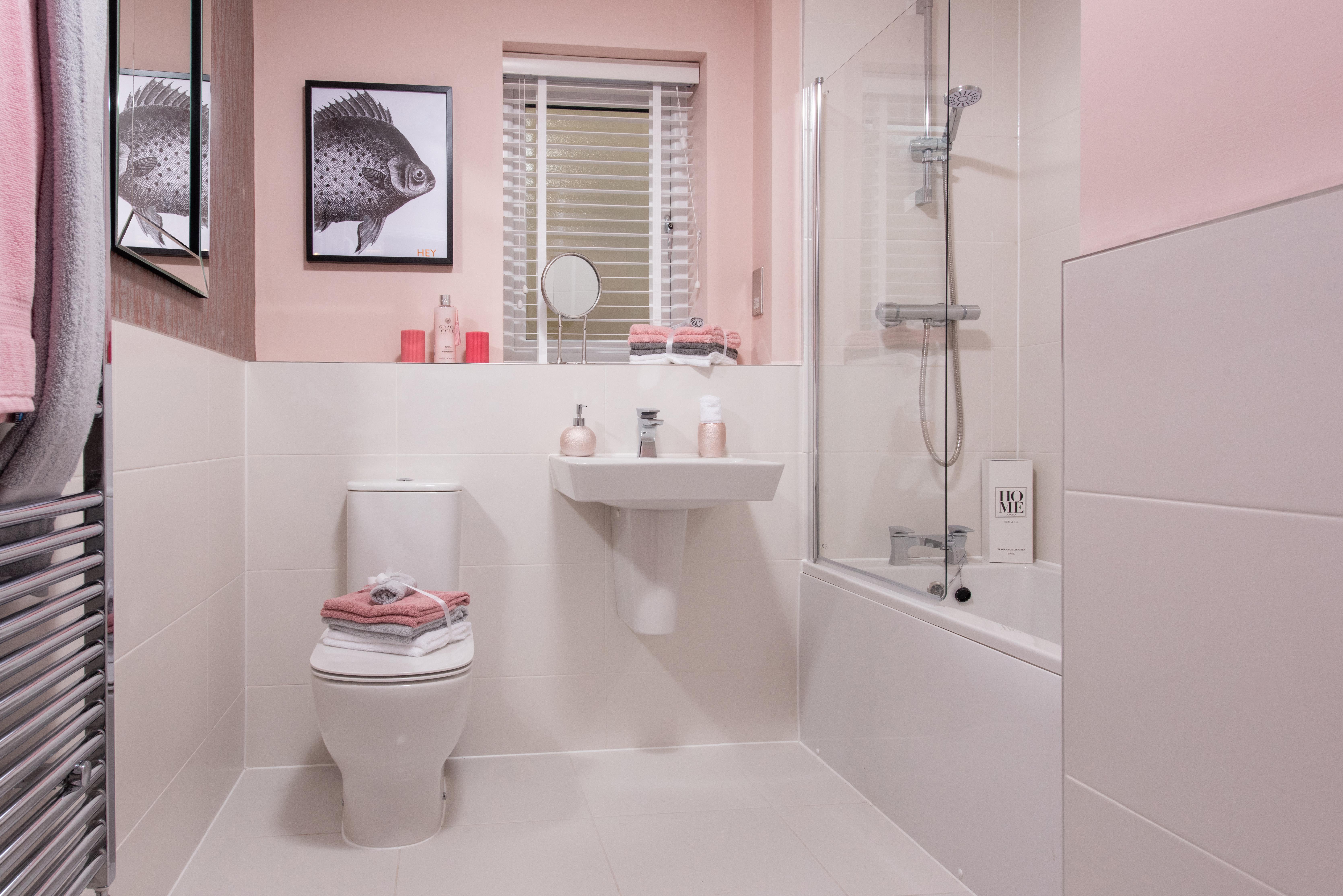 Alston Grange Mapleford - Main Bathroom