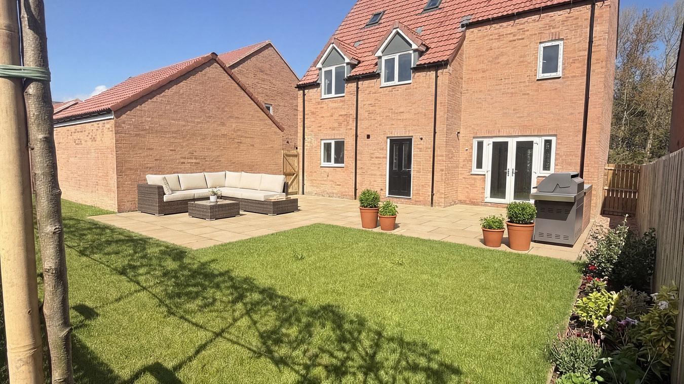Kenilworth Garden without people