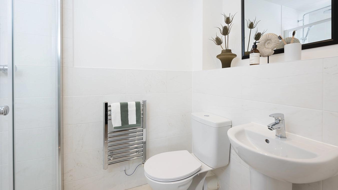 ensuite -  - Selsdon, brook gardens