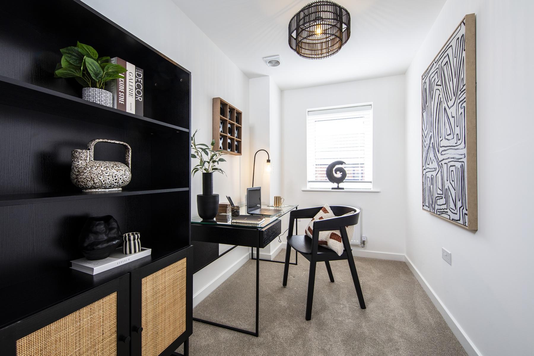 Manor Kingsway Medford study / bedroom 4