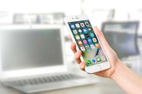 Person holding iphone