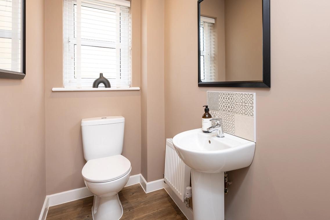 WC -  - Selsdon, brook gardens